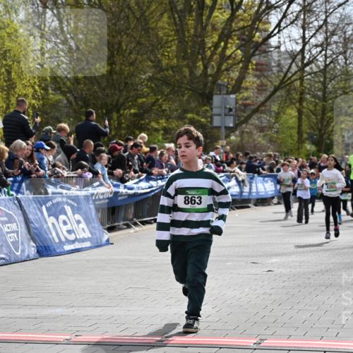 12.04.2026 - 45. Internationalen Wilhelmsburger Insellauf J. Mangold http://msf.ph/oto/9523255 12.04.2026 14:36:09 Ziel 93, 148, 1710, 863, 820 meine-sportfotos.de