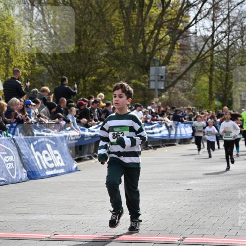 12.04.2026 - 45. Internationalen Wilhelmsburger Insellauf J. Mangold http://msf.ph/oto/9523257 12.04.2026 14:36:09 Ziel 93, 148, 1710, 863, 820 meine-sportfotos.de