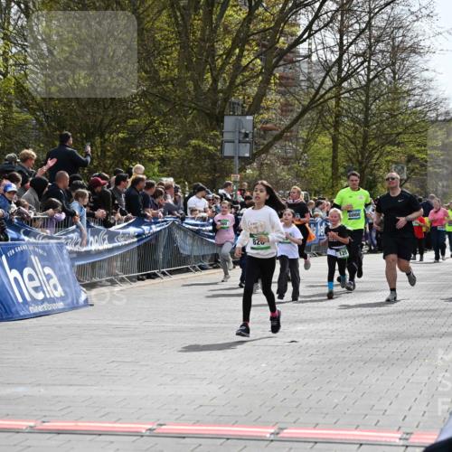 12.04.2026 - 45. Internationalen Wilhelmsburger Insellauf J. Mangold http://msf.ph/oto/9523266 12.04.2026 14:36:10 Ziel 93, 148, 1710, 863, 820, 328, 1025, 360, 325 meine-sportfotos.de