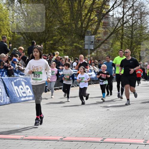 12.04.2026 - 45. Internationalen Wilhelmsburger Insellauf J. Mangold http://msf.ph/oto/9523274 12.04.2026 14:36:12 Ziel 1710, 863, 820, 328, 1025, 360, 325, 125, 827 meine-sportfotos.de