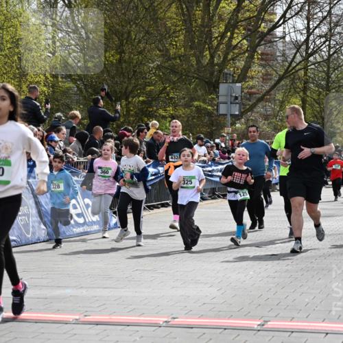 12.04.2026 - 45. Internationalen Wilhelmsburger Insellauf J. Mangold http://msf.ph/oto/9523282 12.04.2026 14:36:12 Ziel 1710, 863, 820, 328, 1025, 360, 325, 125, 827 meine-sportfotos.de
