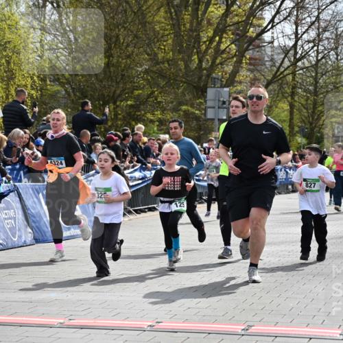 12.04.2026 - 45. Internationalen Wilhelmsburger Insellauf J. Mangold http://msf.ph/oto/9523287 12.04.2026 14:36:14 Ziel 820, 328, 1025, 360, 325, 125, 827, 1024 meine-sportfotos.de