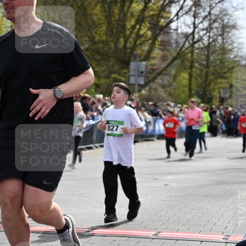 12.04.2026 - 45. Internationalen Wilhelmsburger Insellauf J. Mangold http://msf.ph/oto/9523302 12.04.2026 14:36:15 Ziel 820, 328, 1025, 360, 325, 125, 827, 1024 meine-sportfotos.de