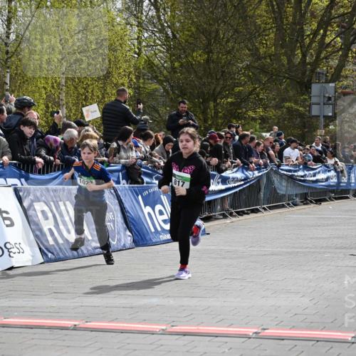 12.04.2026 - 45. Internationalen Wilhelmsburger Insellauf J. Mangold http://msf.ph/oto/9523334 12.04.2026 14:36:24 Ziel 517, 521, 817, 1022 meine-sportfotos.de
