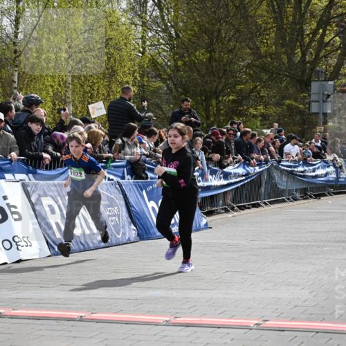 12.04.2026 - 45. Internationalen Wilhelmsburger Insellauf J. Mangold http://msf.ph/oto/9523335 12.04.2026 14:36:25 Ziel 817, 1022 meine-sportfotos.de
