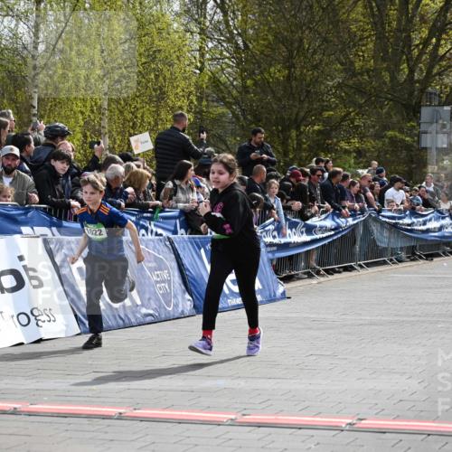 12.04.2026 - 45. Internationalen Wilhelmsburger Insellauf J. Mangold http://msf.ph/oto/9523336 12.04.2026 14:36:25 Ziel 817, 1022 meine-sportfotos.de
