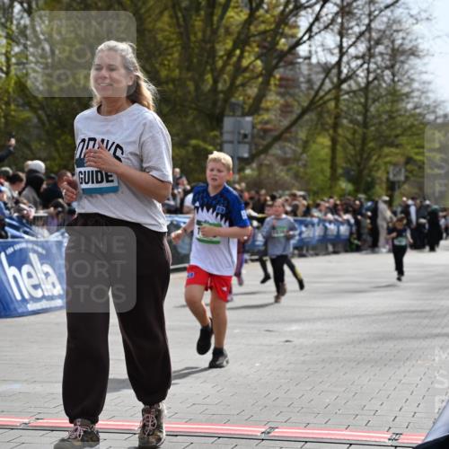 12.04.2026 - 45. Internationalen Wilhelmsburger Insellauf J. Mangold http://msf.ph/oto/9523342 12.04.2026 14:36:32 Ziel 1013, 1030, 1033, 834, 1003 meine-sportfotos.de