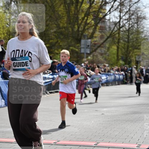 12.04.2026 - 45. Internationalen Wilhelmsburger Insellauf J. Mangold http://msf.ph/oto/9523345 12.04.2026 14:36:32 Ziel 1013, 1030, 1033, 834, 1003 meine-sportfotos.de