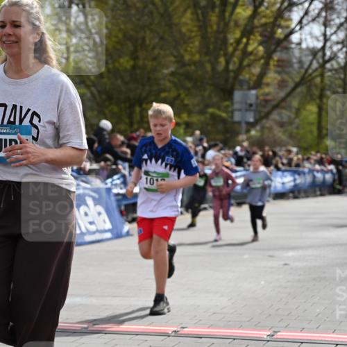 12.04.2026 - 45. Internationalen Wilhelmsburger Insellauf J. Mangold http://msf.ph/oto/9523347 12.04.2026 14:36:32 Ziel 1013, 1030, 1033, 834, 1003 meine-sportfotos.de