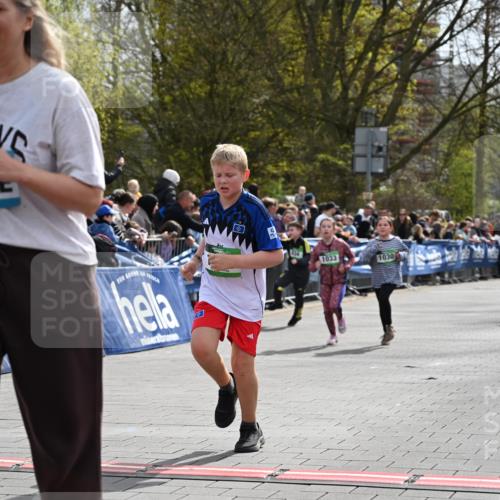 12.04.2026 - 45. Internationalen Wilhelmsburger Insellauf J. Mangold http://msf.ph/oto/9523348 12.04.2026 14:36:32 Ziel 1013, 1030, 1033, 834, 1003 meine-sportfotos.de