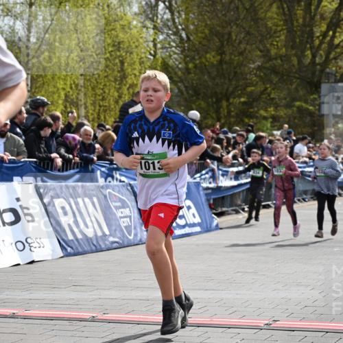 12.04.2026 - 45. Internationalen Wilhelmsburger Insellauf J. Mangold http://msf.ph/oto/9523353 12.04.2026 14:36:33 Ziel 1013, 1030, 1033, 834, 1003 meine-sportfotos.de