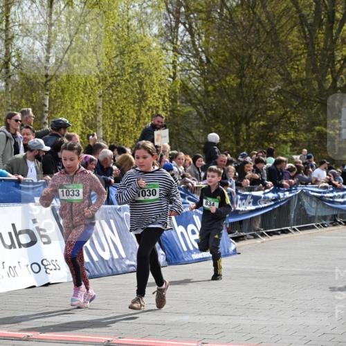 12.04.2026 - 45. Internationalen Wilhelmsburger Insellauf J. Mangold http://msf.ph/oto/9523361 12.04.2026 14:36:35 Ziel 1013, 1030, 1033, 834, 1003 meine-sportfotos.de
