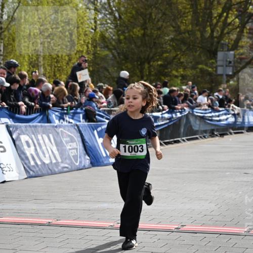 12.04.2026 - 45. Internationalen Wilhelmsburger Insellauf J. Mangold http://msf.ph/oto/9523373 12.04.2026 14:36:37 Ziel 1030, 1033, 834, 1003 meine-sportfotos.de