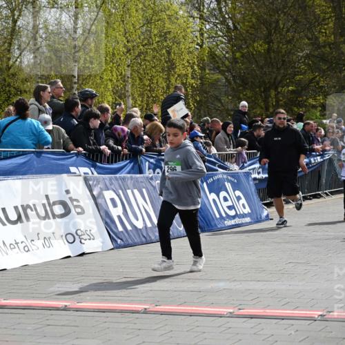 12.04.2026 - 45. Internationalen Wilhelmsburger Insellauf J. Mangold http://msf.ph/oto/9523388 12.04.2026 14:36:42 Ziel 296, 343, 665 meine-sportfotos.de
