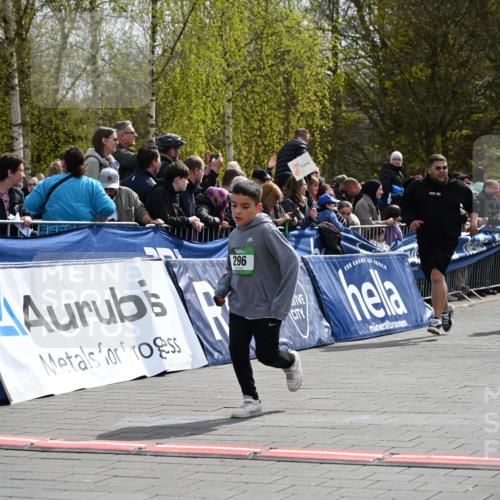 12.04.2026 - 45. Internationalen Wilhelmsburger Insellauf J. Mangold http://msf.ph/oto/9523390 12.04.2026 14:36:42 Ziel 296, 343, 665 meine-sportfotos.de