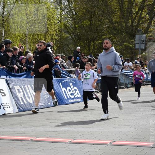 12.04.2026 - 45. Internationalen Wilhelmsburger Insellauf J. Mangold http://msf.ph/oto/9523397 12.04.2026 14:36:43 Ziel 296, 343, 665 meine-sportfotos.de