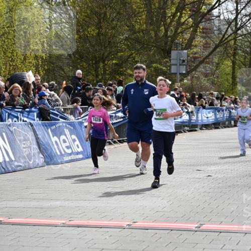 12.04.2026 - 45. Internationalen Wilhelmsburger Insellauf J. Mangold http://msf.ph/oto/9523411 12.04.2026 14:36:45 Ziel 296, 343, 665 meine-sportfotos.de
