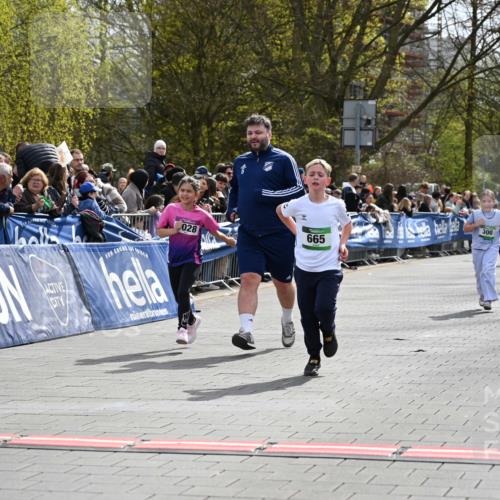 12.04.2026 - 45. Internationalen Wilhelmsburger Insellauf J. Mangold http://msf.ph/oto/9523413 12.04.2026 14:36:45 Ziel 296, 343, 665 meine-sportfotos.de