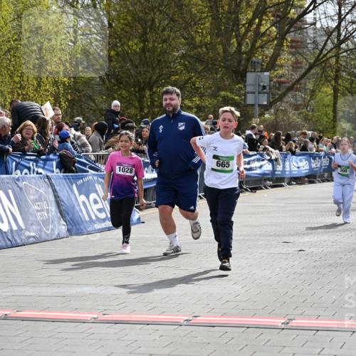 12.04.2026 - 45. Internationalen Wilhelmsburger Insellauf J. Mangold http://msf.ph/oto/9523415 12.04.2026 14:36:45 Ziel 296, 343, 665 meine-sportfotos.de