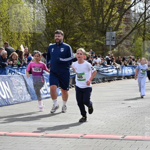 12.04.2026 - 45. Internationalen Wilhelmsburger Insellauf J. Mangold http://msf.ph/oto/9523421 12.04.2026 14:36:46 Ziel 296, 343, 665, 300 meine-sportfotos.de