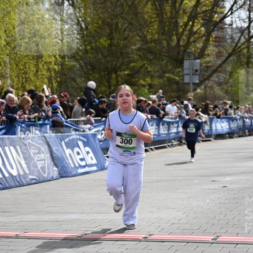 12.04.2026 - 45. Internationalen Wilhelmsburger Insellauf J. Mangold http://msf.ph/oto/9523431 12.04.2026 14:36:50 Ziel 665, 300 meine-sportfotos.de