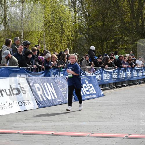 12.04.2026 - 45. Internationalen Wilhelmsburger Insellauf J. Mangold http://msf.ph/oto/9523437 12.04.2026 14:36:53 Ziel 300, 644, 511 meine-sportfotos.de