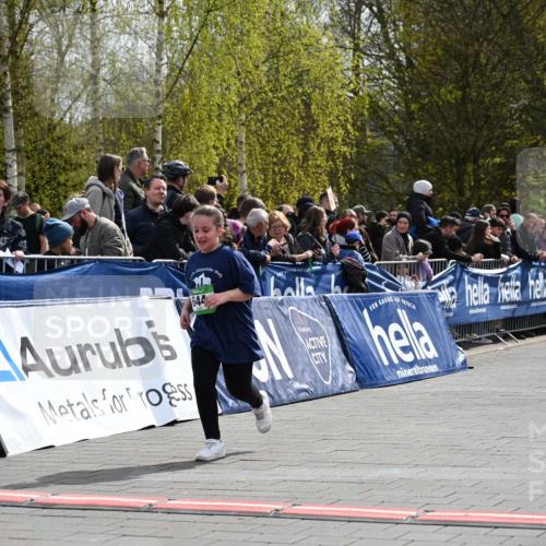 12.04.2026 - 45. Internationalen Wilhelmsburger Insellauf J. Mangold http://msf.ph/oto/9523447 12.04.2026 14:36:54 Ziel 300, 644, 511, 650 meine-sportfotos.de