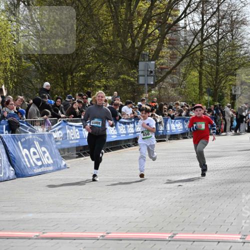 12.04.2026 - 45. Internationalen Wilhelmsburger Insellauf J. Mangold http://msf.ph/oto/9523450 12.04.2026 14:36:56 Ziel 644, 511, 650 meine-sportfotos.de