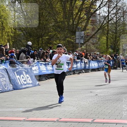 12.04.2026 - 45. Internationalen Wilhelmsburger Insellauf J. Mangold http://msf.ph/oto/9523480 12.04.2026 14:37:01 Ziel 511, 650, 689 meine-sportfotos.de