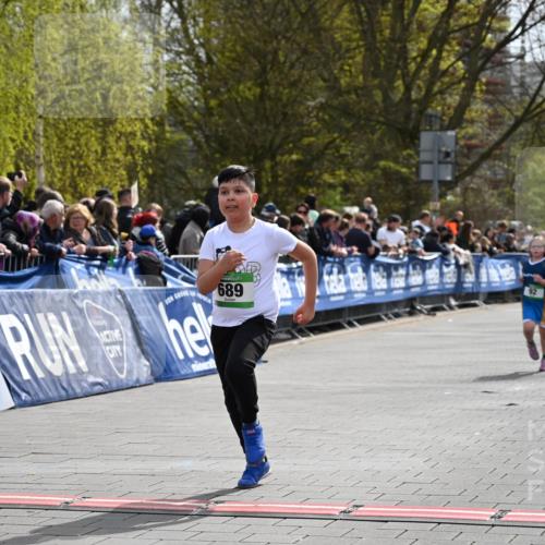 12.04.2026 - 45. Internationalen Wilhelmsburger Insellauf J. Mangold http://msf.ph/oto/9523487 12.04.2026 14:37:01 Ziel 511, 650, 689 meine-sportfotos.de