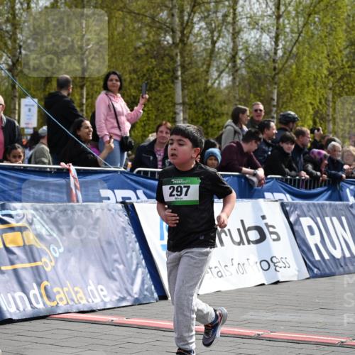 12.04.2026 - 45. Internationalen Wilhelmsburger Insellauf J. Mangold http://msf.ph/oto/9523525 12.04.2026 14:37:12 Ziel 874, 297, 310 meine-sportfotos.de