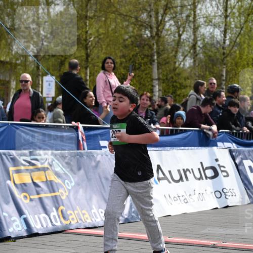 12.04.2026 - 45. Internationalen Wilhelmsburger Insellauf J. Mangold http://msf.ph/oto/9523527 12.04.2026 14:37:13 Ziel 874, 297, 310 meine-sportfotos.de