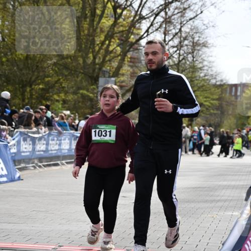 12.04.2026 - 45. Internationalen Wilhelmsburger Insellauf J. Mangold http://msf.ph/oto/9523564 12.04.2026 14:37:28 Ziel 822, 1031 meine-sportfotos.de