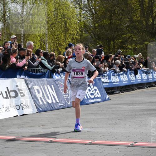 12.04.2026 - 45. Internationalen Wilhelmsburger Insellauf J. Mangold http://msf.ph/oto/9523594 12.04.2026 14:48:23 Ziel 1835, 1824 meine-sportfotos.de