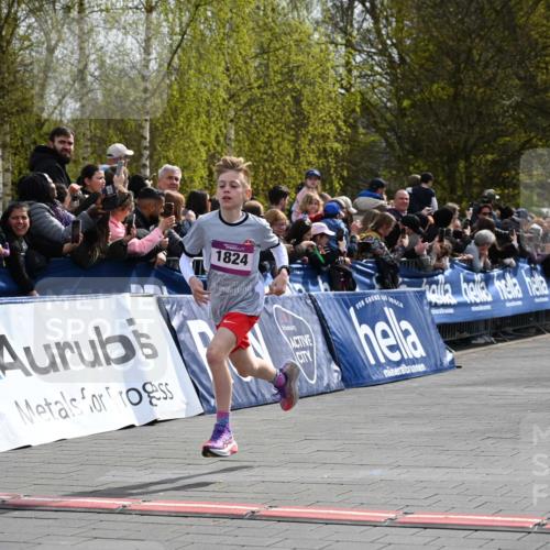 12.04.2026 - 45. Internationalen Wilhelmsburger Insellauf J. Mangold http://msf.ph/oto/9523613 12.04.2026 14:48:26 Ziel 1835, 1824 meine-sportfotos.de