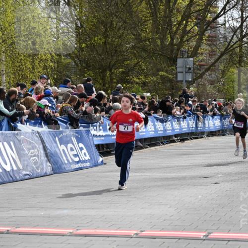 12.04.2026 - 45. Internationalen Wilhelmsburger Insellauf J. Mangold http://msf.ph/oto/9523620 12.04.2026 14:48:34 Ziel 71, 1838, 1068, 599 meine-sportfotos.de