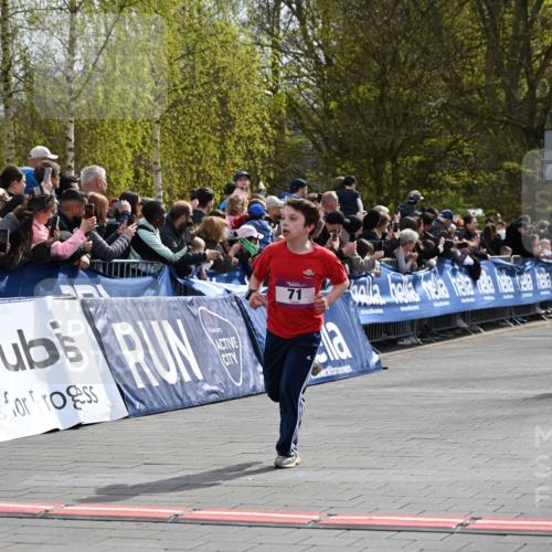 12.04.2026 - 45. Internationalen Wilhelmsburger Insellauf J. Mangold http://msf.ph/oto/9523628 12.04.2026 14:48:35 Ziel 71, 1838, 1068, 599, 18 meine-sportfotos.de