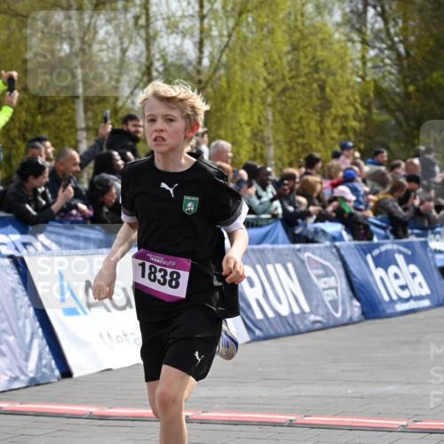 12.04.2026 - 45. Internationalen Wilhelmsburger Insellauf J. Mangold http://msf.ph/oto/9523647 12.04.2026 14:48:37 Ziel 71, 1838, 1068, 599, 18 meine-sportfotos.de