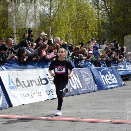 12.04.2026 - 45. Internationalen Wilhelmsburger Insellauf J. Mangold http://msf.ph/oto/9523676 12.04.2026 14:48:43 Ziel 18, 382, 1826, 1841 meine-sportfotos.de