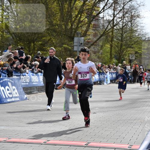 12.04.2026 - 45. Internationalen Wilhelmsburger Insellauf J. Mangold http://msf.ph/oto/9523691 12.04.2026 14:48:49 Ziel 1826, 1841, 337, 167, 1846, 683 meine-sportfotos.de