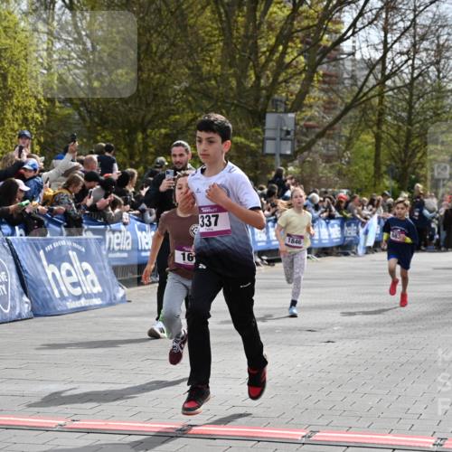 12.04.2026 - 45. Internationalen Wilhelmsburger Insellauf J. Mangold http://msf.ph/oto/9523696 12.04.2026 14:48:49 Ziel 1826, 1841, 337, 167, 1846, 683 meine-sportfotos.de
