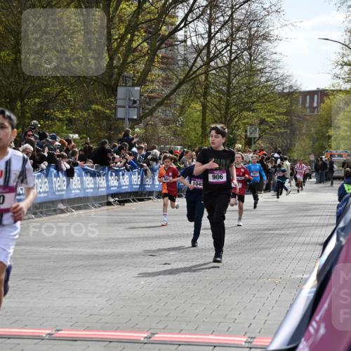 12.04.2026 - 45. Internationalen Wilhelmsburger Insellauf J. Mangold http://msf.ph/oto/9523744 12.04.2026 14:48:58 Ziel 900, 899, 49, 424, 70, 381, 906, 1045, 36, 904, 1807 meine-sportfotos.de