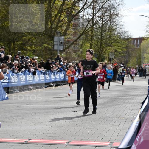12.04.2026 - 45. Internationalen Wilhelmsburger Insellauf J. Mangold http://msf.ph/oto/9523747 12.04.2026 14:48:58 Ziel 900, 899, 49, 424, 70, 381, 906, 1045, 36, 904, 1807 meine-sportfotos.de