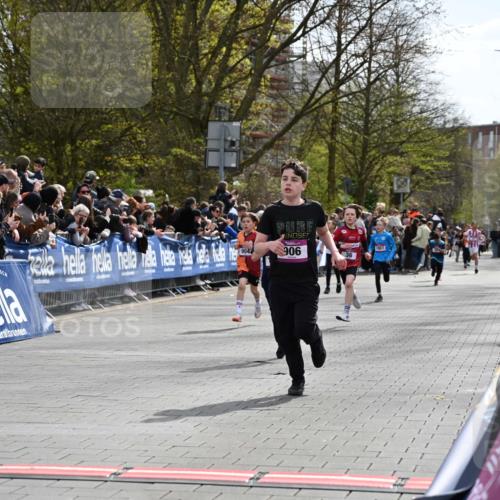 12.04.2026 - 45. Internationalen Wilhelmsburger Insellauf J. Mangold http://msf.ph/oto/9523750 12.04.2026 14:48:58 Ziel 900, 899, 49, 424, 70, 381, 906, 1045, 36, 904, 1807 meine-sportfotos.de