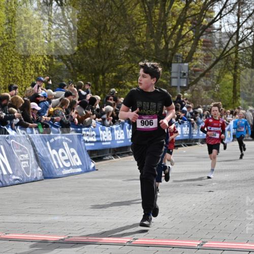 12.04.2026 - 45. Internationalen Wilhelmsburger Insellauf J. Mangold http://msf.ph/oto/9523759 12.04.2026 14:48:59 Ziel 49, 424, 70, 381, 906, 1045, 36, 904, 1807 meine-sportfotos.de