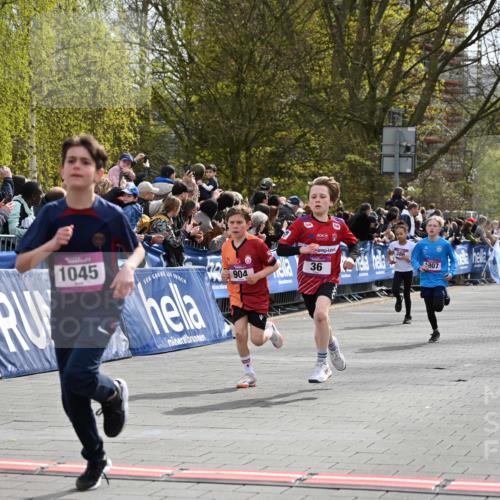 12.04.2026 - 45. Internationalen Wilhelmsburger Insellauf J. Mangold http://msf.ph/oto/9523768 12.04.2026 14:49:00 Ziel 49, 424, 70, 381, 906, 1045, 36, 904, 1807 meine-sportfotos.de
