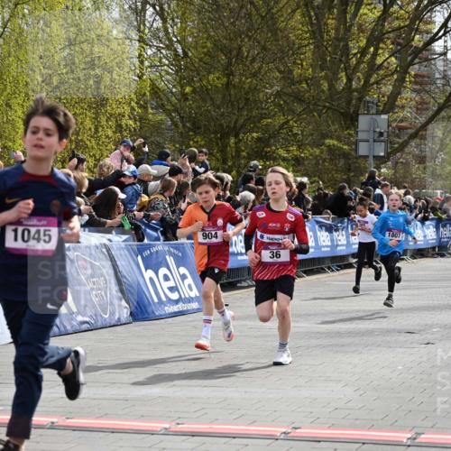 12.04.2026 - 45. Internationalen Wilhelmsburger Insellauf J. Mangold http://msf.ph/oto/9523770 12.04.2026 14:49:01 Ziel 424, 70, 381, 906, 1045, 36, 904, 1807, 386, 421 meine-sportfotos.de