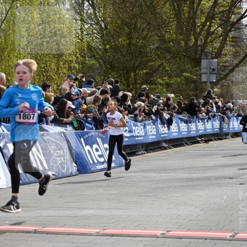 12.04.2026 - 45. Internationalen Wilhelmsburger Insellauf J. Mangold http://msf.ph/oto/9523784 12.04.2026 14:49:03 Ziel 906, 1045, 36, 904, 1807, 386, 421, 903, 31 meine-sportfotos.de
