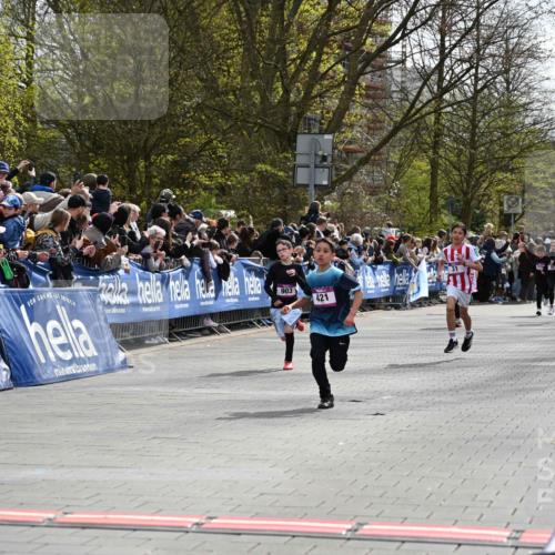 12.04.2026 - 45. Internationalen Wilhelmsburger Insellauf J. Mangold http://msf.ph/oto/9523788 12.04.2026 14:49:04 Ziel 1045, 36, 904, 1807, 386, 421, 903, 31, 373 meine-sportfotos.de