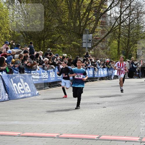 12.04.2026 - 45. Internationalen Wilhelmsburger Insellauf J. Mangold http://msf.ph/oto/9523792 12.04.2026 14:49:04 Ziel 1045, 36, 904, 1807, 386, 421, 903, 31, 373 meine-sportfotos.de
